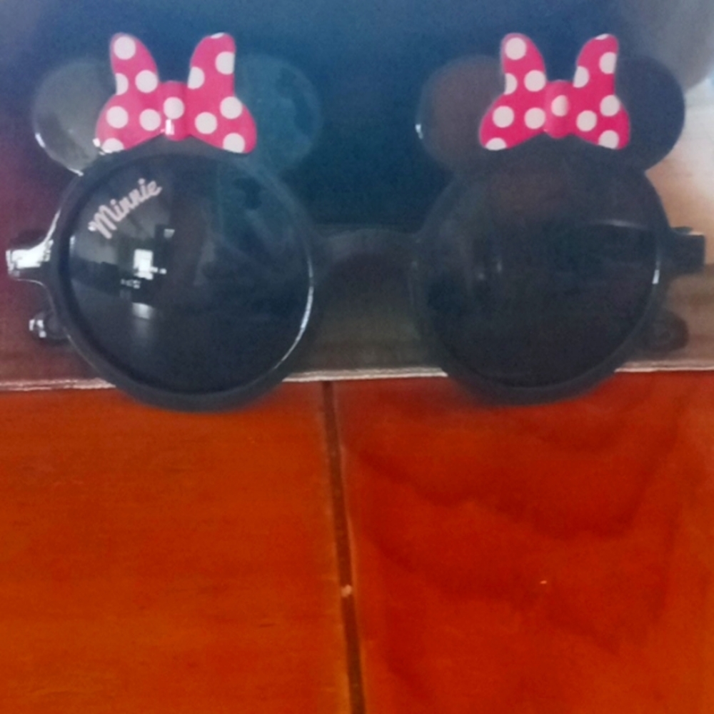 Minnie mouse sunglasses